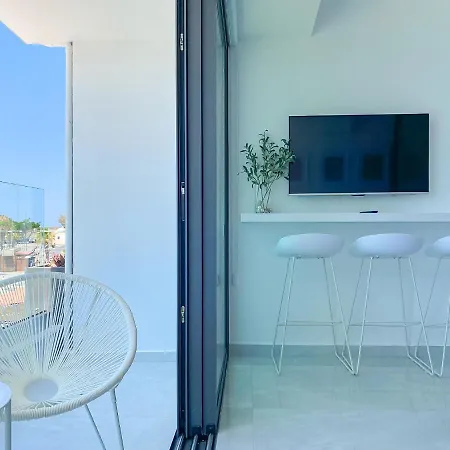 Phaedrus Living: Marina Sea View Flat 214 Emerald Apartment *