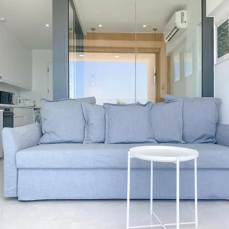 Phaedrus Living: Marina Sea View Flat 214 Emerald * פאפוס