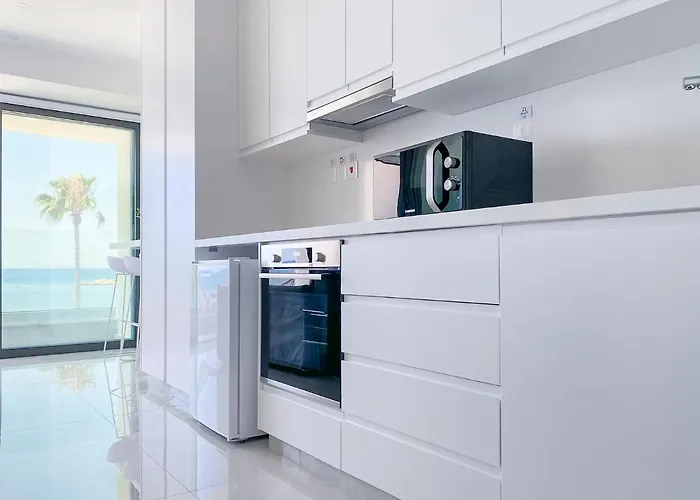 Phaedrus Living: Marina Sea View Flat 214 Emerald