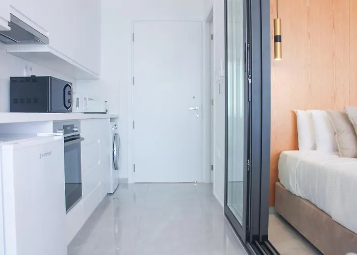 Апартаменты Phaedrus Living: Marina Sea View Flat 214 Emerald